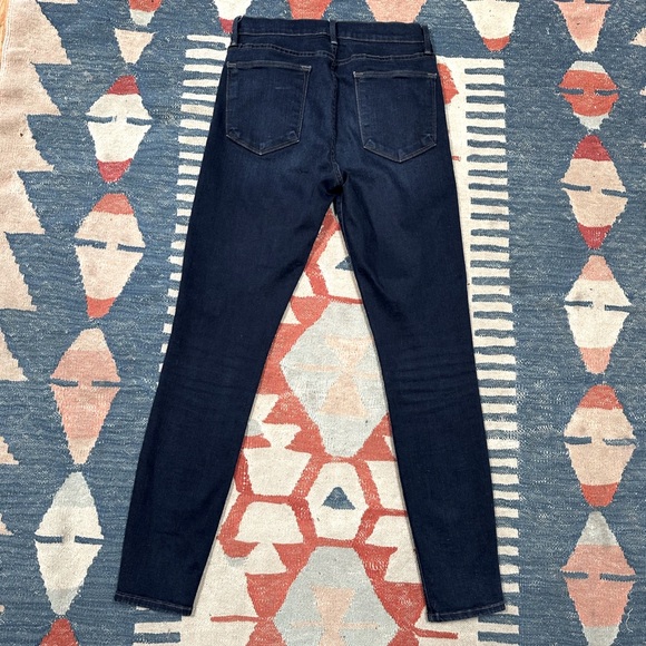 Frame | Le High Skinny High Waist Jean in Longstreet Dark Denim with front slit - Picture 6 of 9